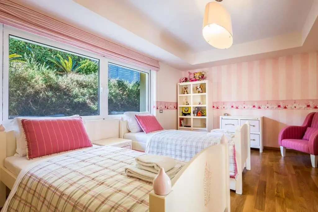 Amazing 5 bedroom Villa with Swimming Pool