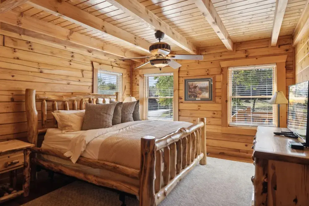 The Cowboy Way Cabin 4 Bedroom Cabin by RedAwning