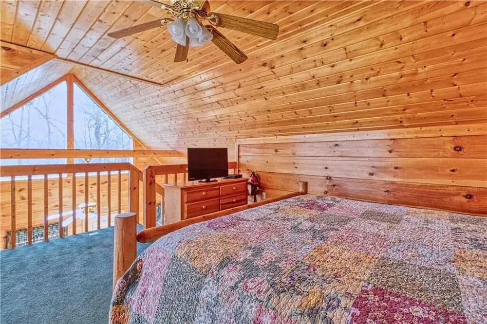 Hummingbird Hideaway - One Bedroom Cabin