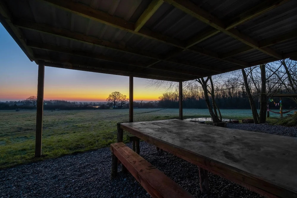 Arcadia Safari Tent in private 5 acre field