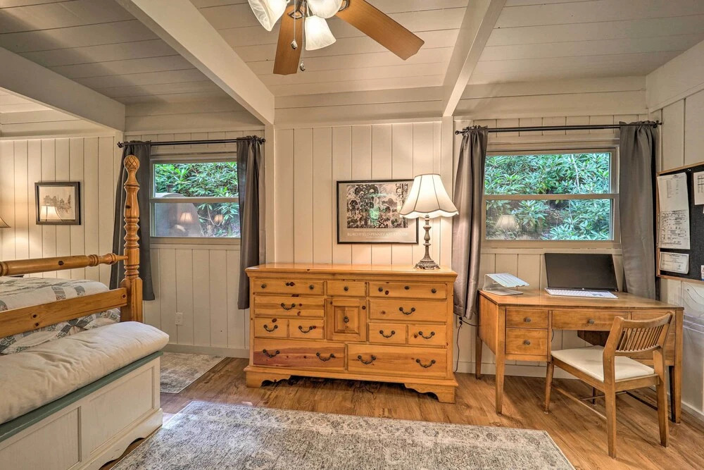 Spacious Cabin - 4 Mi to Blue Ridge Parkway!