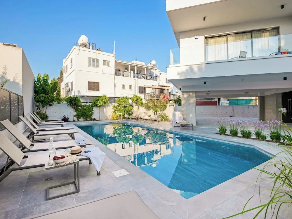 Sanders Olive - Chic 1-bdr Apt With Shared Pool