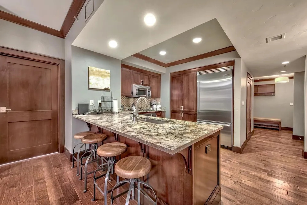 3 Bedroom Private -Tons Of Amenities Condo by RedAwning