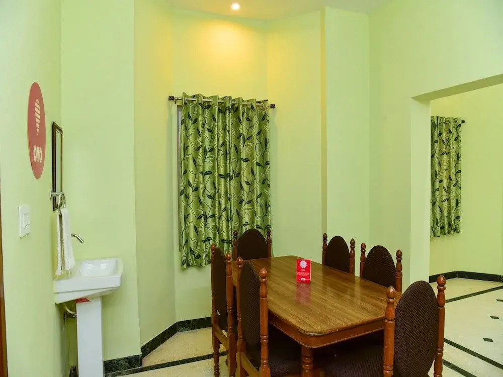 Home Modern Villa by OYO Rooms
