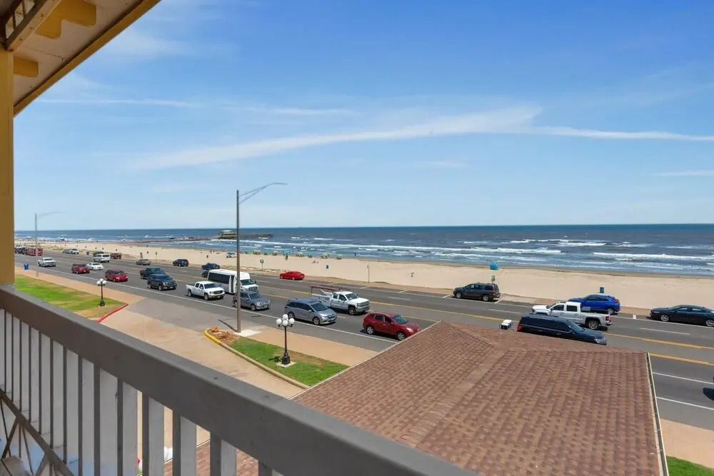 Victorian With A View 3 Bedroom Condo