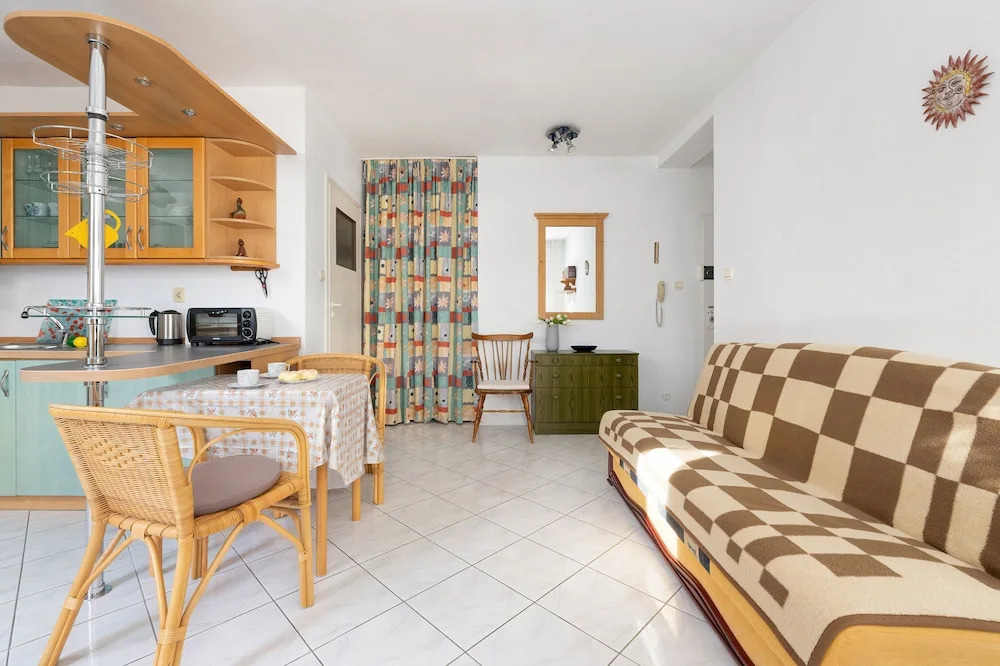 Sklodowskiej-curie Apartments by Renters