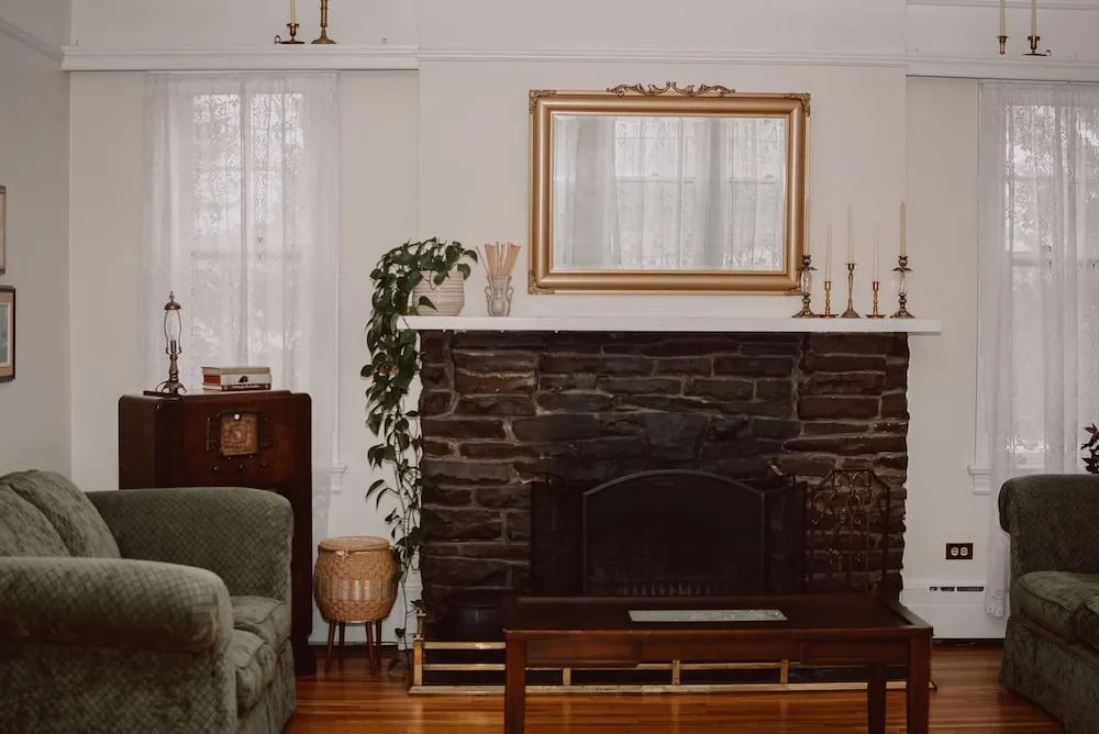 Hill Road Manor Bed & Breakfast