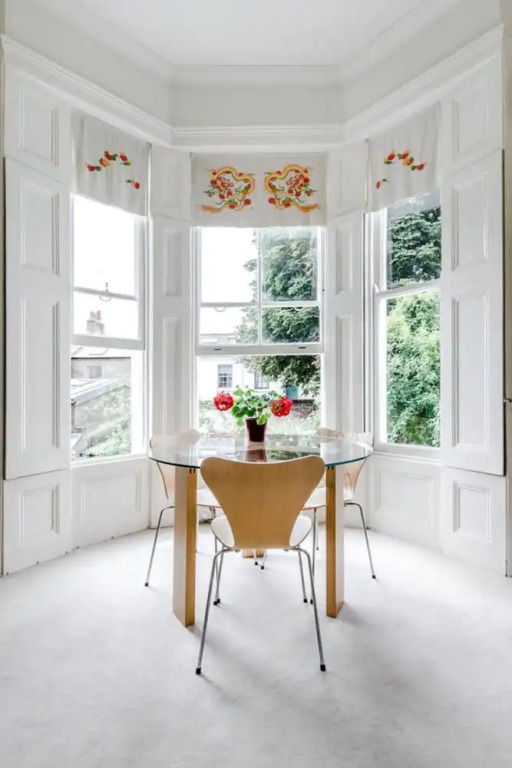 Entire Home: Chic & Cheery 1bed in Shepherd'S Bush