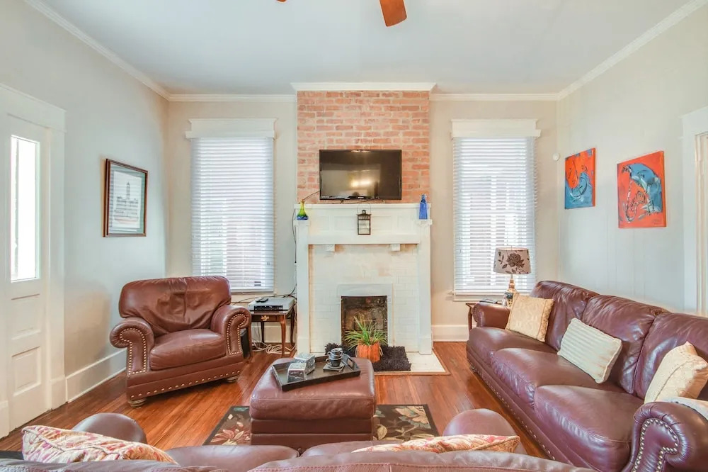 3Br 3BA Historic Remodeled House Downtown Nashville by RedAwning