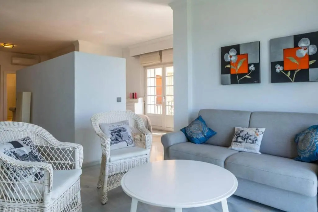 AR 18 Belgravia Club