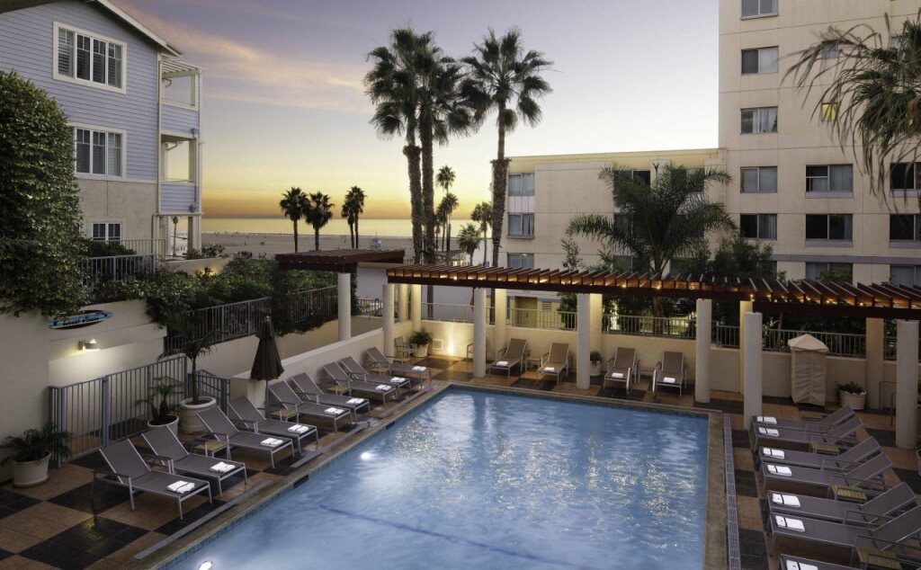 Sandbourne Santa Monica, Autograph Collection