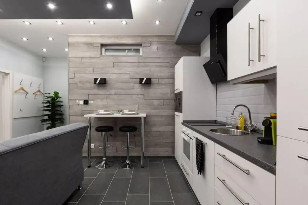 Premium Apartment by Hi5 - Central 1 bedroom (217)