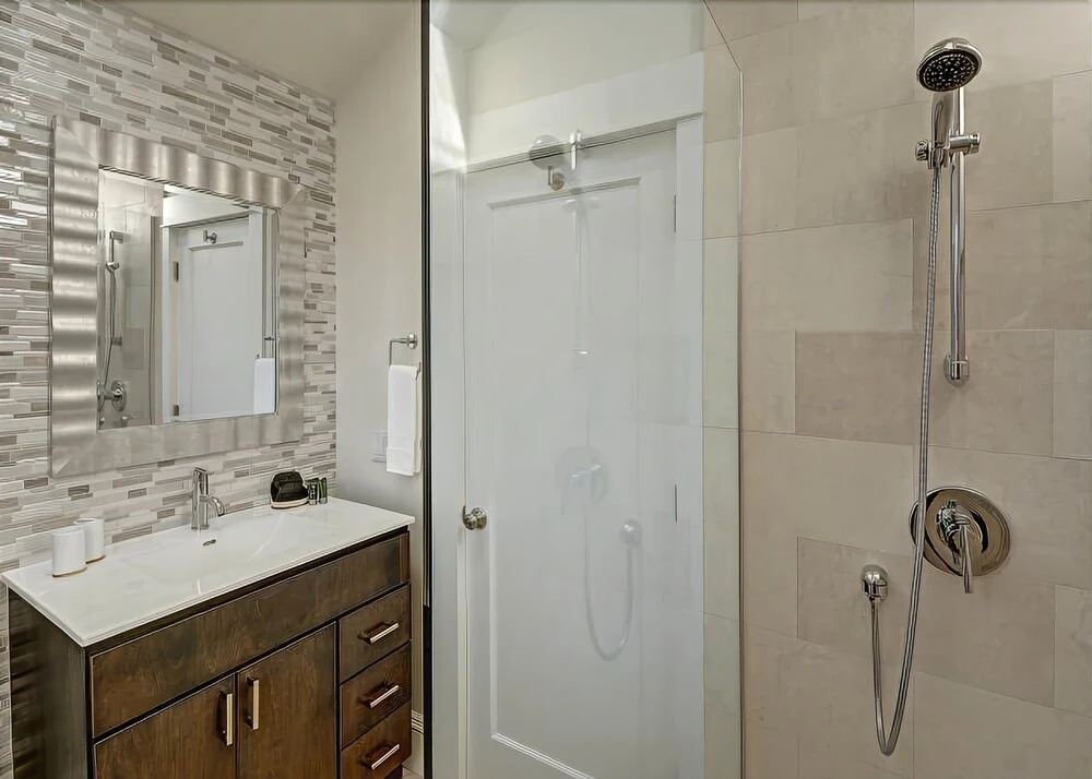 Fremont Oasis - Two Bedroom Home with Fireplace