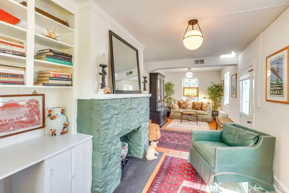 Cottage w/ Furnished Patio & Garden: Dtwn Leesburg
