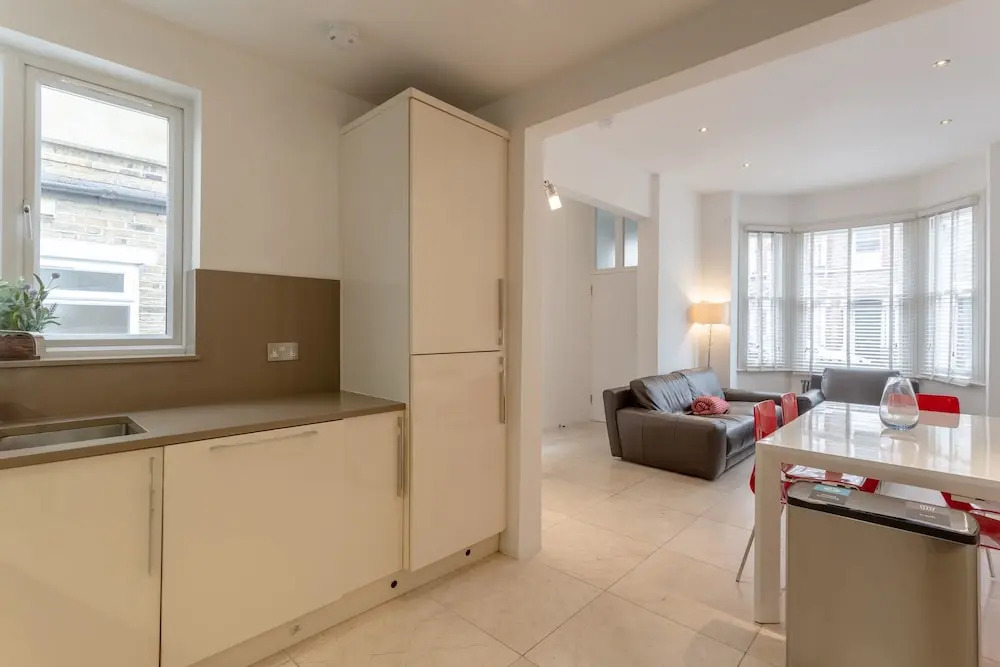 Bright 1 Bedroom Flat in Battersea