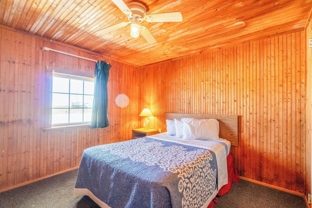 Green Acre Motel by OYO Near Rush County Airport