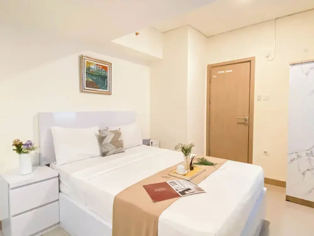 Relaxing Studio Room At Meikarta Apartment