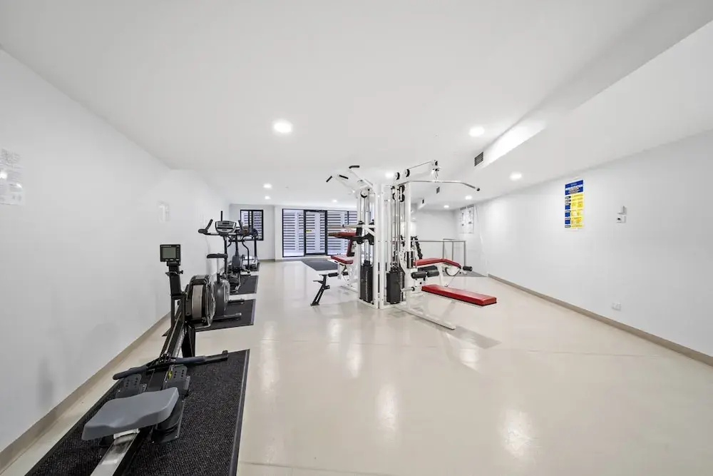 Inner-city 2-bed With Parking, Pool, Gym & BBQ