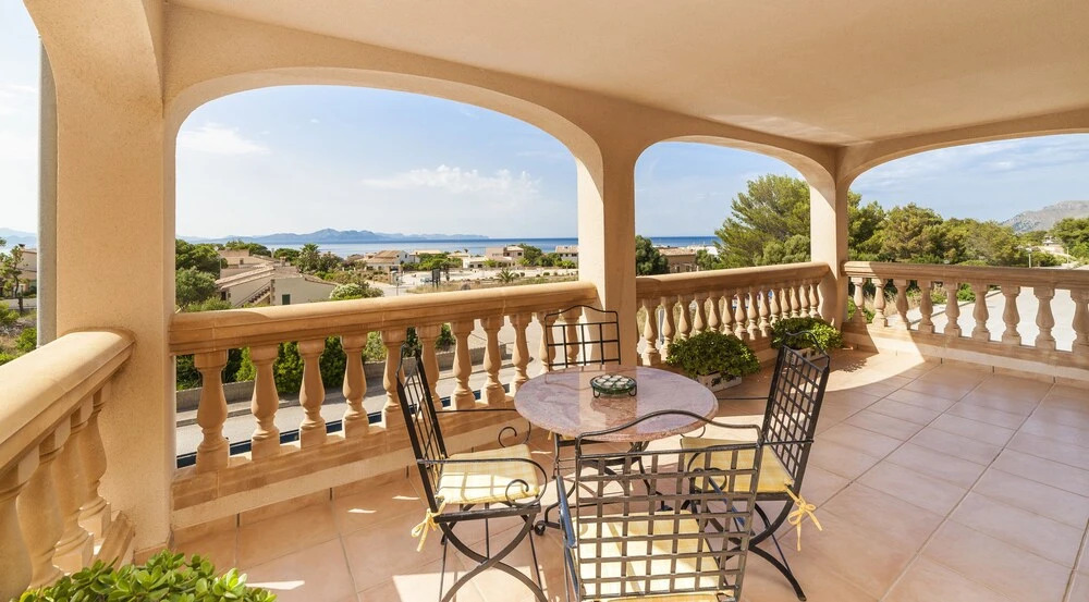 Villa With Pool and sea Views