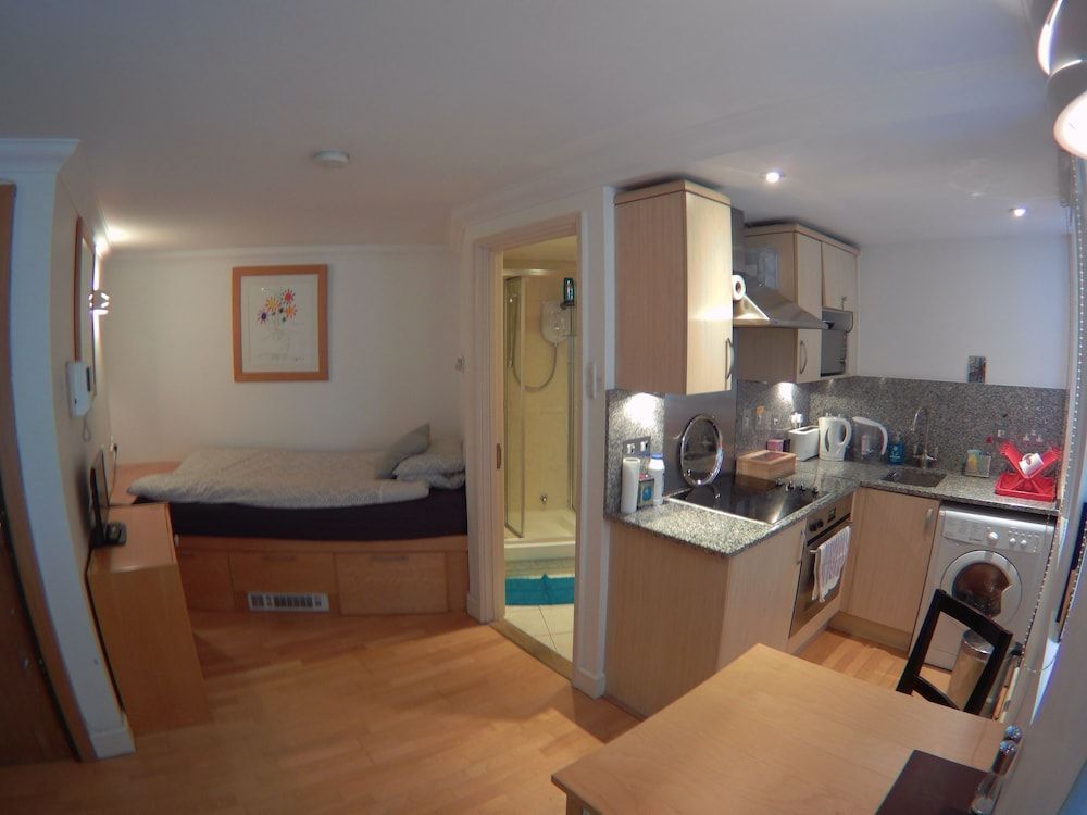 Tower Hill Studio Appartment