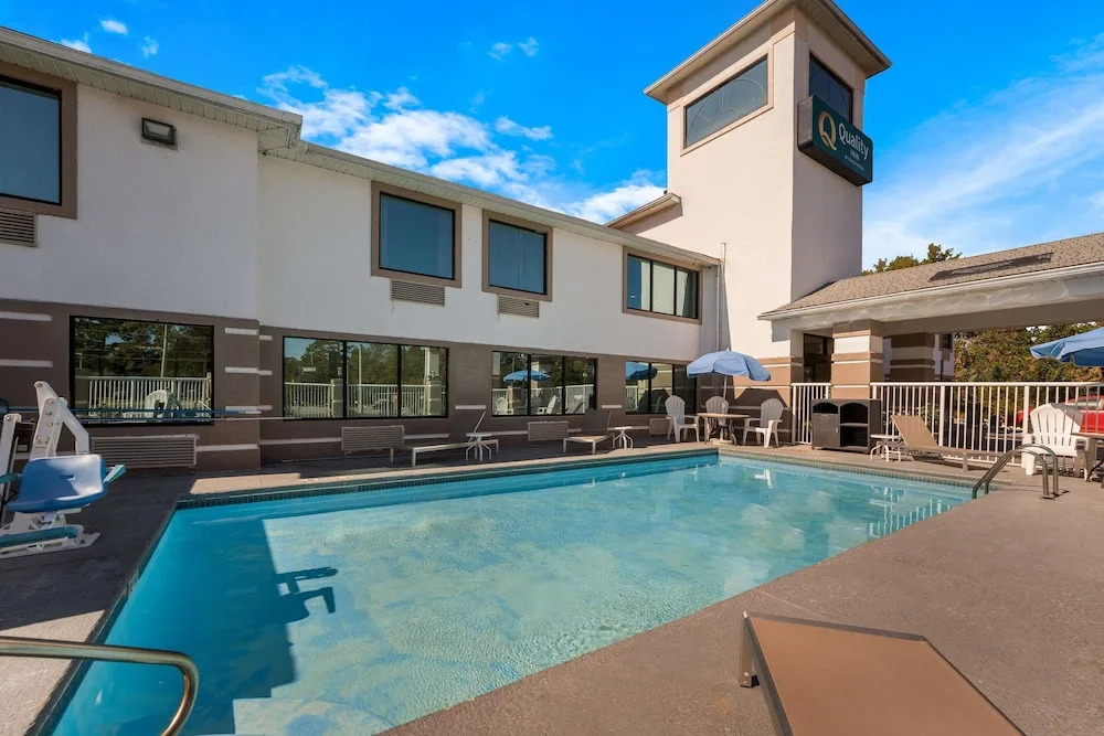 Executive Inn & Suites
