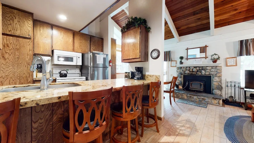 Horizons 4 188 Cozy Condo with Great Complex Amenities, On the Shuttle Route by RedAwning