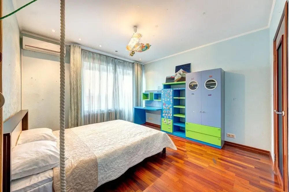 Apartment 3 rooms Tarasovskaya