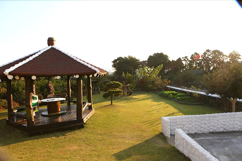 Seogwipo White Castle Pension