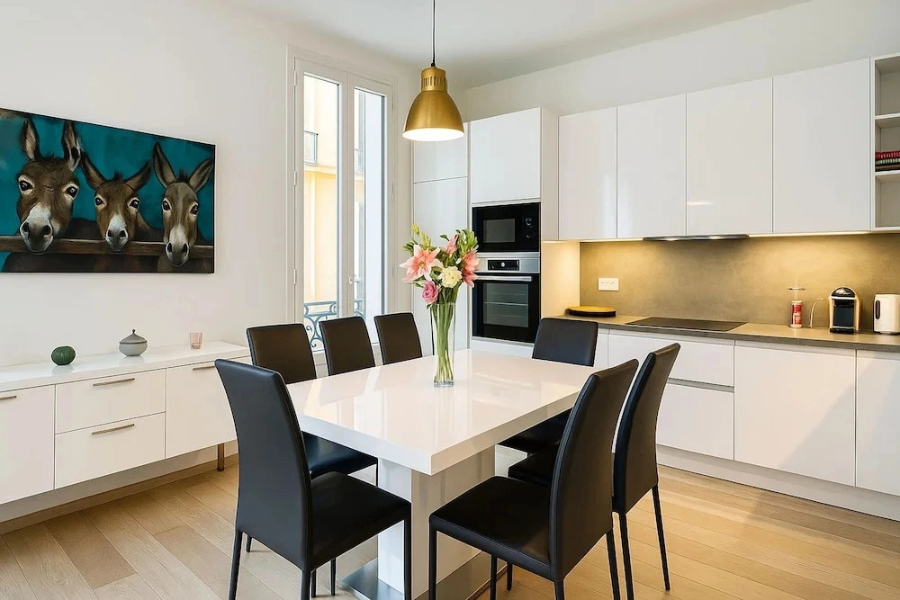 Stylish 3-bedroom Gem Steps From Monaco Spacious
