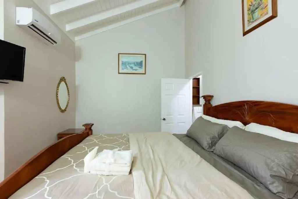 Loft - Sleeps 4 - Parking - Balcony