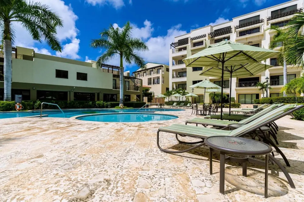 3BR 3BA Duplex w Amazing Views Pool Amenities
