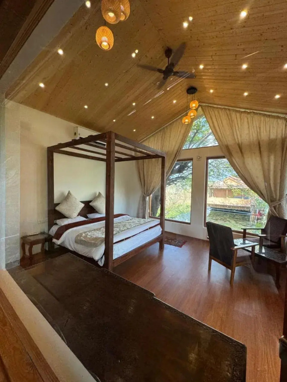 1 BR Houseboat in Nigeen Lake, Srinagar, by GuestHouser (7FFB)