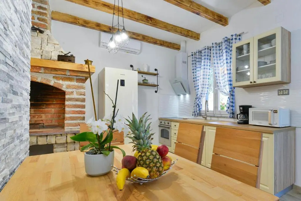 Apartments Crno