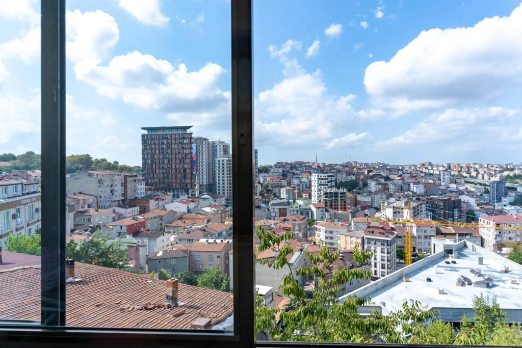 All air conditioned & Heated 3 Bedrooms Flat in the City