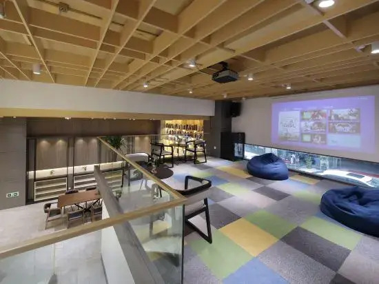 Taizhou Zhonghua Mould Theme Hotel