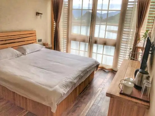 The Lake View Deyishe Resort in Thousand Island Lake