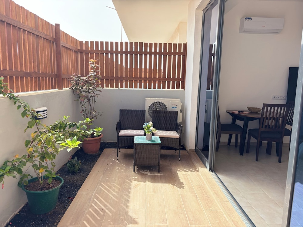 Joli Beach Apartments With Shared Pool