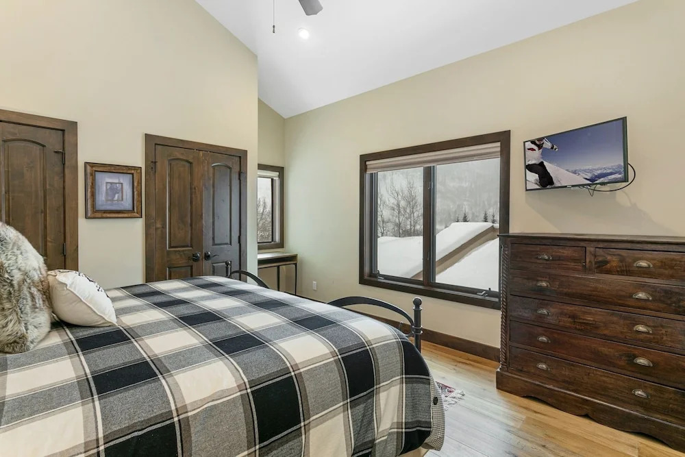 Vail Point 29 3 Bedroom Townhouse by RedAwning