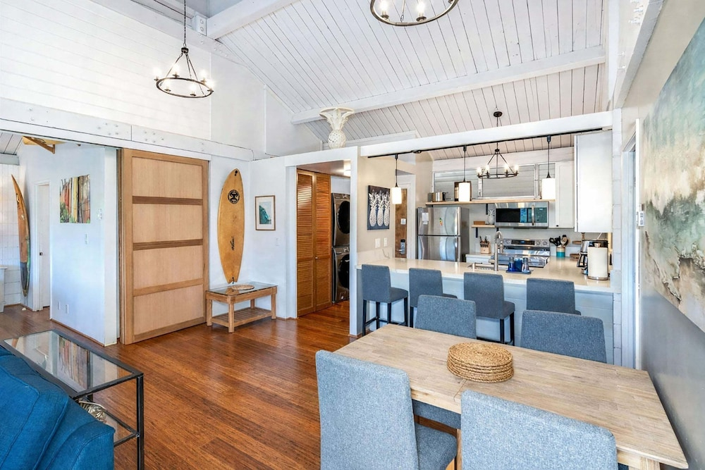 Haleakala Shores A-411 - Modern 2br/2ba, 2 King Beds, Sleeps 4, Split AC, Wi-fi