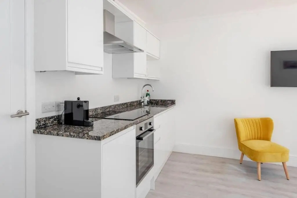 2 Bed City Centre Apartment 1 min from Bath Abbey