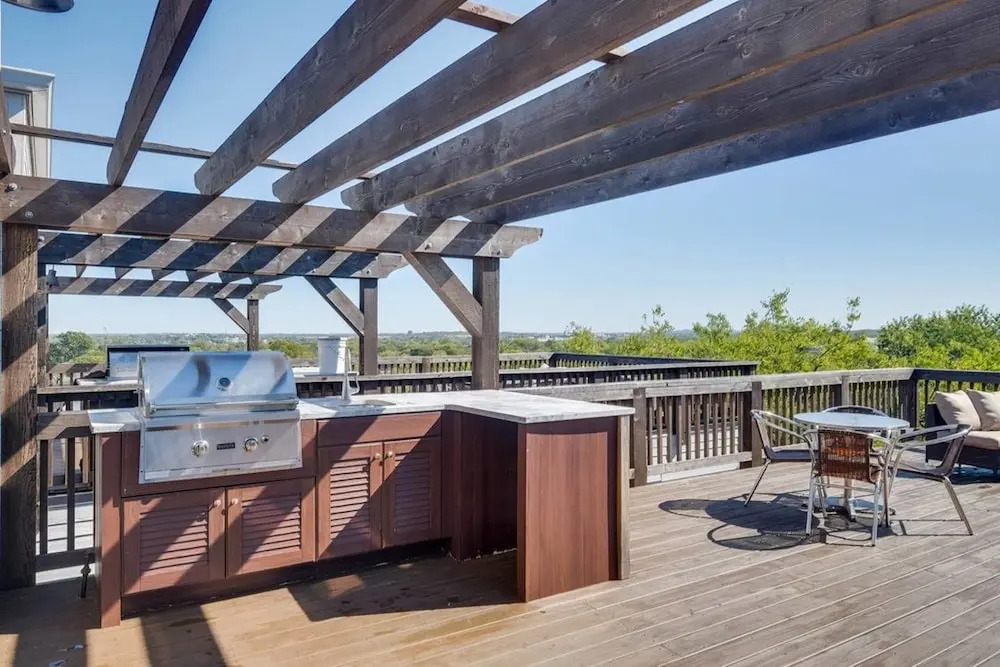 Convenient 4br/3.5ba w/ Deck in 12 South by Domio