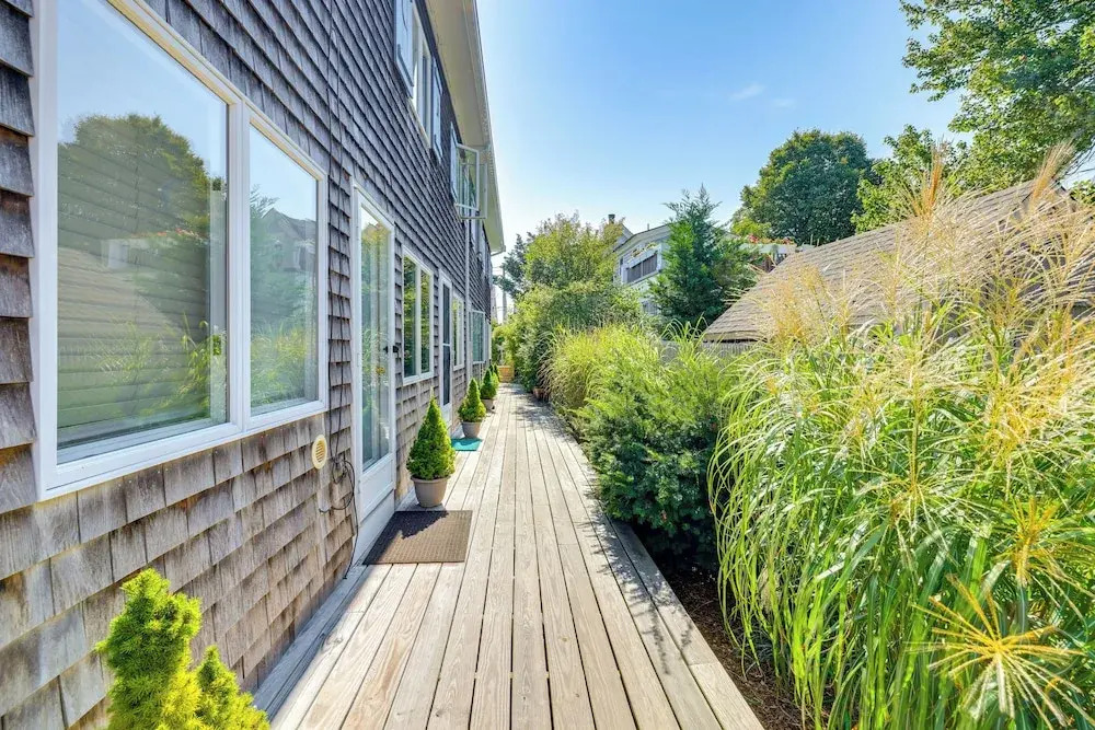 Steps to Commercial St! Lofted Provincetown Gem