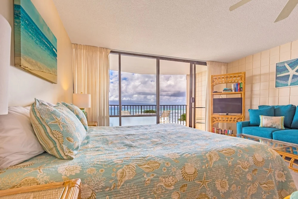 Valley Isle #806 Studio Bedroom Condo by RedAwning
