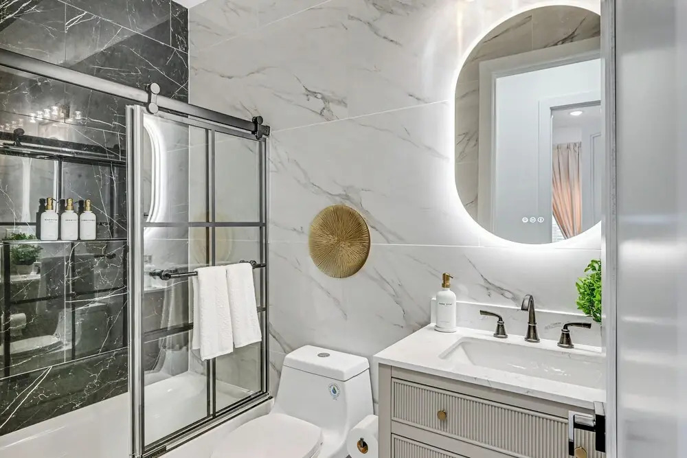 6 Mi to Manhattan: Luxe Apt w/ City Views!