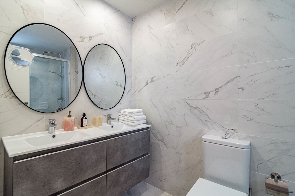Le2c- Luxury, New-build Apartment near the beach