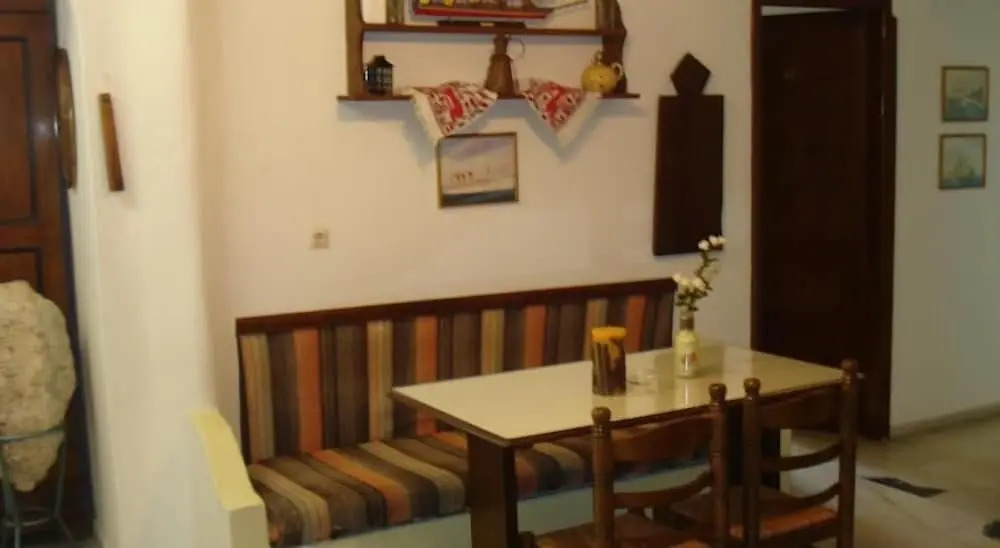 Pension Lagoudera