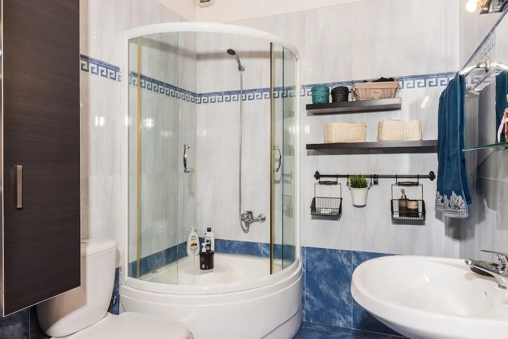 Dream Lux Flat with Great Outdoor Pool & Parking