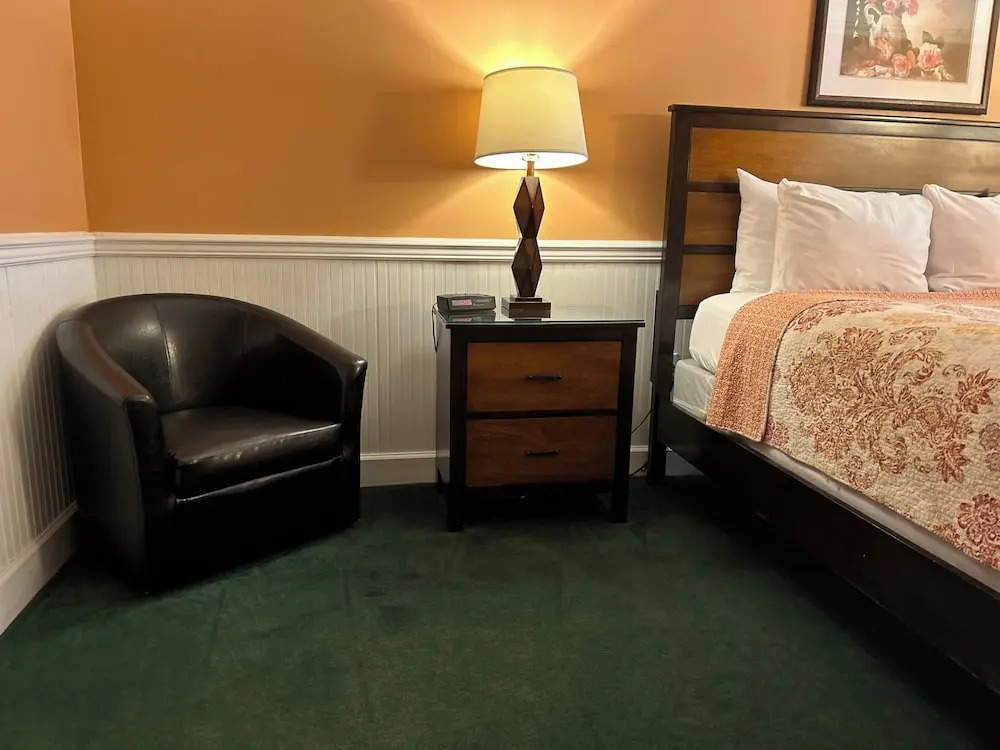 County Clare Irish Hotel & Pub
