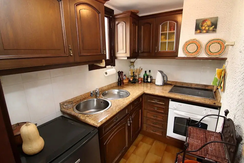 Lovely 2 bedroom house with private garden