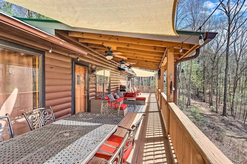 Cozy Cherry Log Cabin ~ 10 Mi to Mercier Orchards
